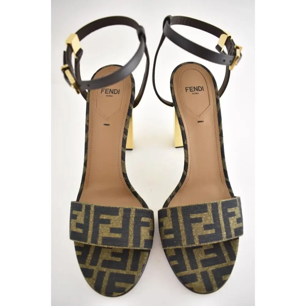Fendi delfina sandal